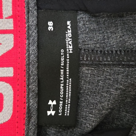 Under Armour | Loose Fit Gray Flat Front Shorts Mens Size 36 10" Inseam - Picture 7 of 7